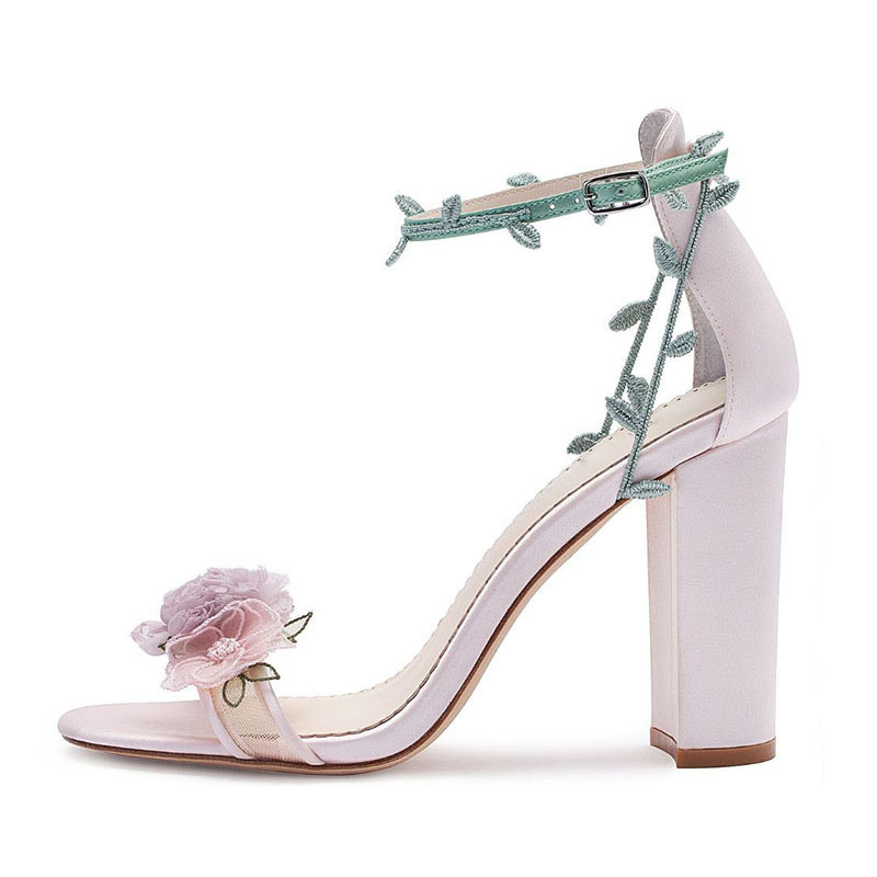 New trend wholesale custom logo open toe thick heel flower theme women shoes